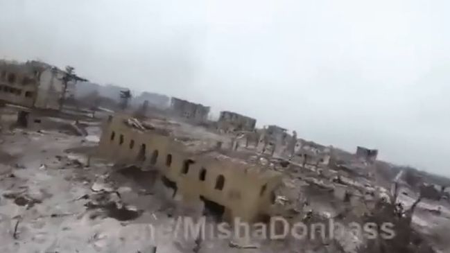 Video z dronu ukazuje zkázu frontového města Marinka